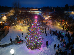 Tree Lighting Johnson Creekdji 20251130170949 0209 D251130 (1)